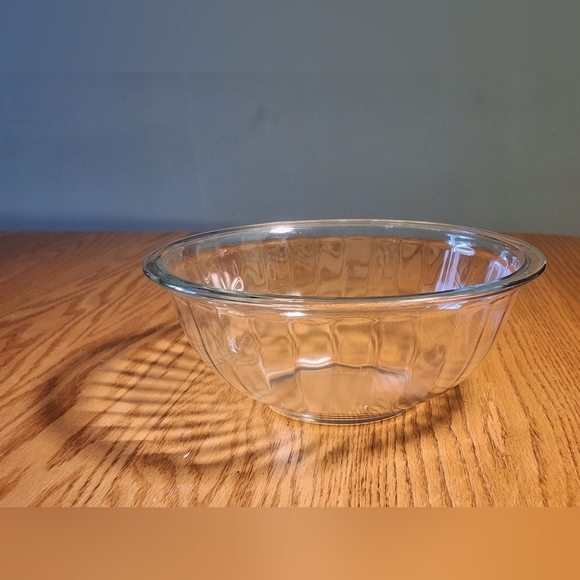 Vintage Pyrex #325 Clear Wavy/Scalloped Nesting Glass Mixing Bowl 2-1/2 Qt - Picture 7 of 9